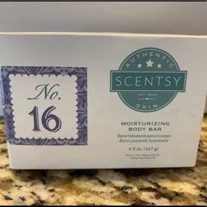 BNWT Set of 2 Bath Bar & Shampoo Shave & bath Bar